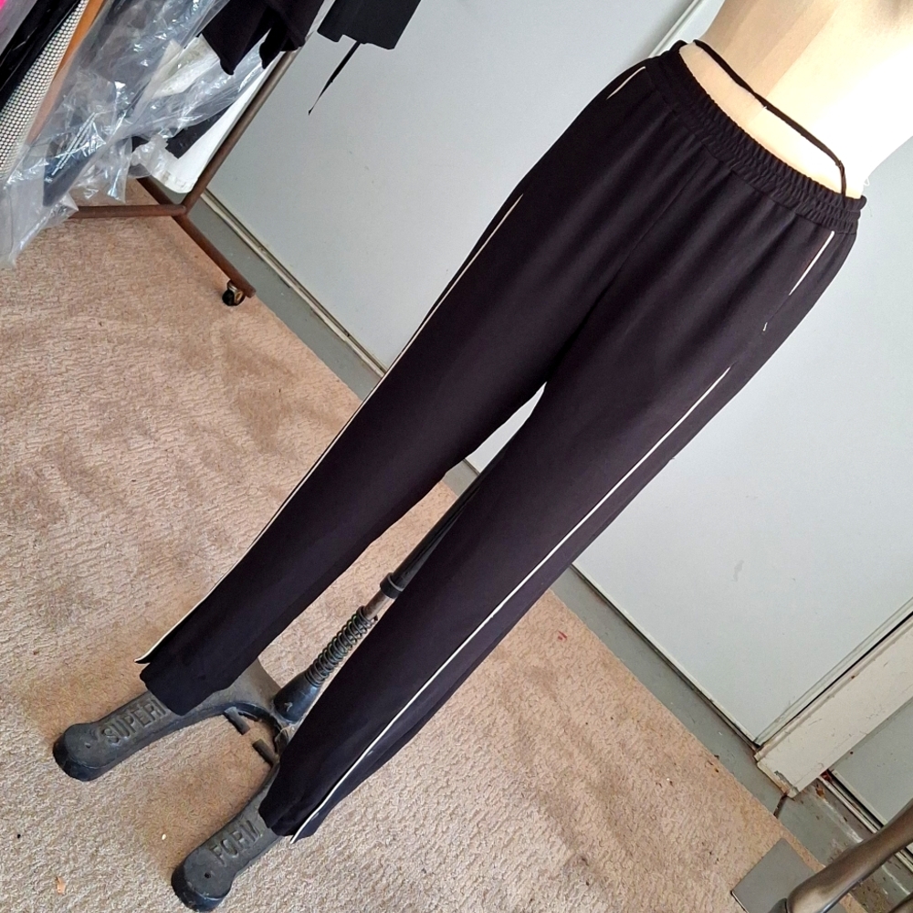 Elastic waist dressy joggers w side pockets snap ankle detail